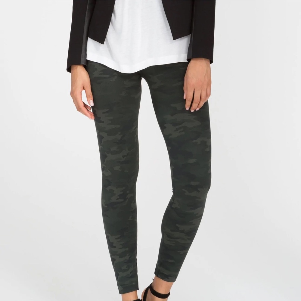 SPANX Look At Me Now Seamless Leggings {Camo Green} NWT